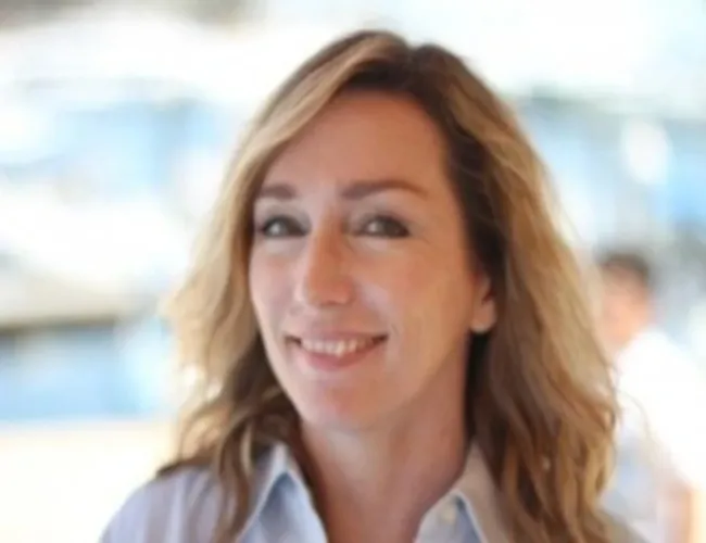 tracy head shot 