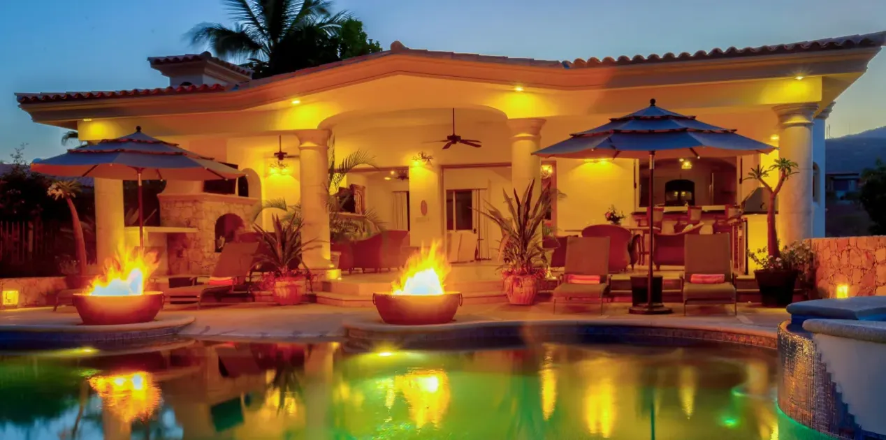 featured 1 exterior villa esquina main trigger