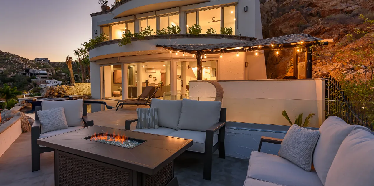 1 exterior hollywood house main trigger