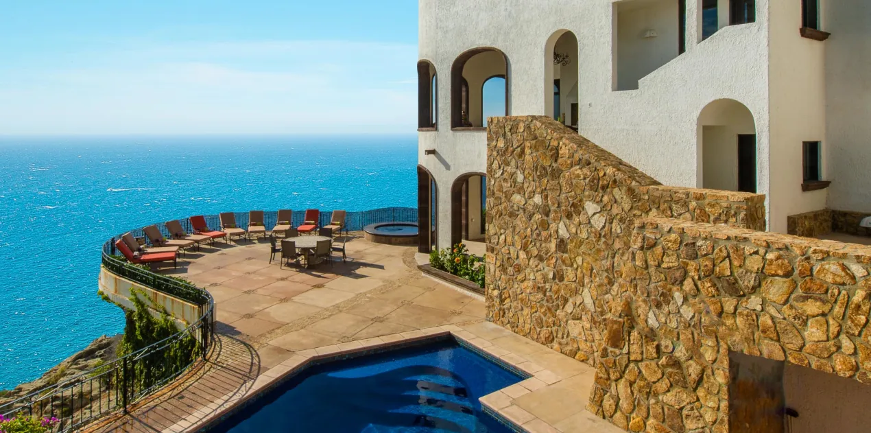 1 exterior villa grande main trigger