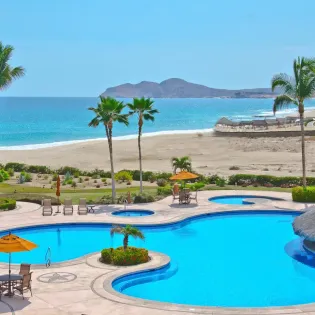 1 casa del mar condominiums poolside