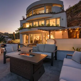 1 exterior hollywood house