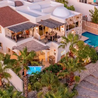 1 exterior la casa bendecida