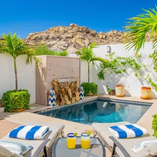 1 exterior villa loretta