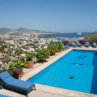 1 villa golden dome pool