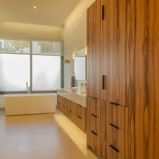 1 villa persia primary bathroom