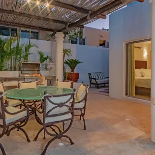 10 exterior villa tamika