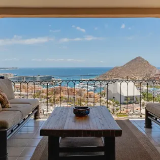 10 villa california living room