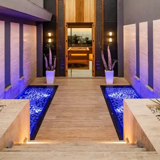 11 maison de cortez entryway
