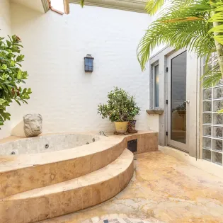 11 villa mariposa bathtub