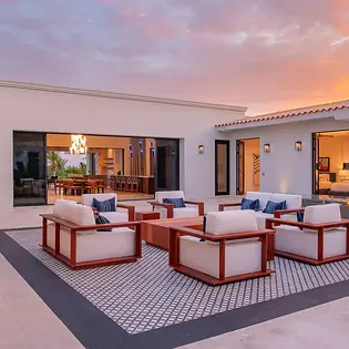 11.1 casa christine seating
