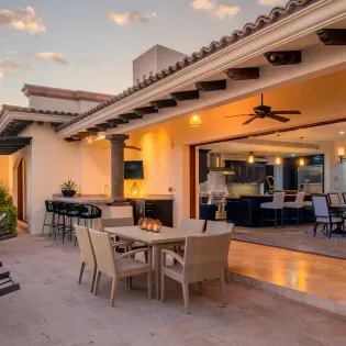 12 exterior villa vista al mar