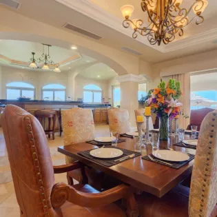 13 dining area villa esquina