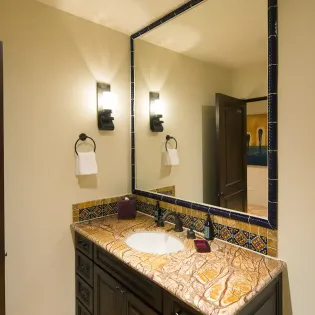 13 hacienda2503 bathroom2