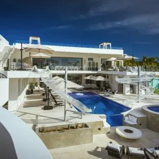 14 exterior casa aqua blanca