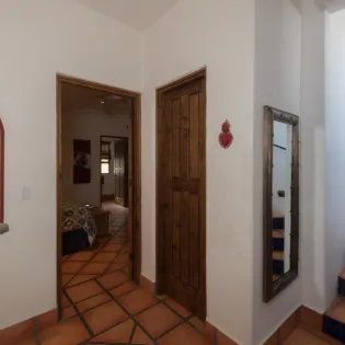 14 hallway villa de tres hermanas