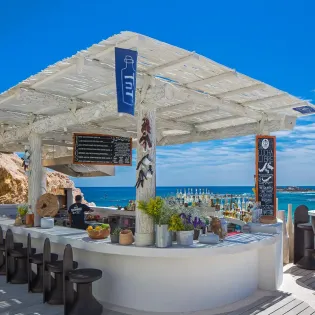 15 chileno bay resort   residences bar