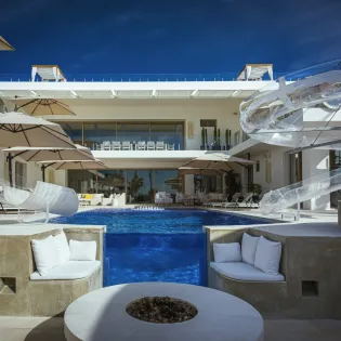 15 exterior casa aqua blanca