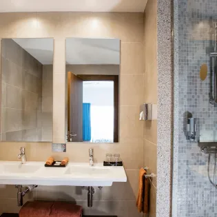 16 bathroom 1 riu santa fe