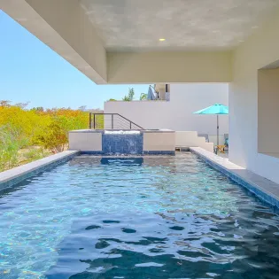 16 casa de monedas poolside