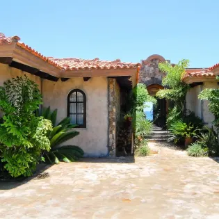 17 exterior villa estero