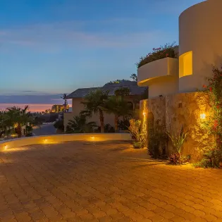 17 villa perla driveway