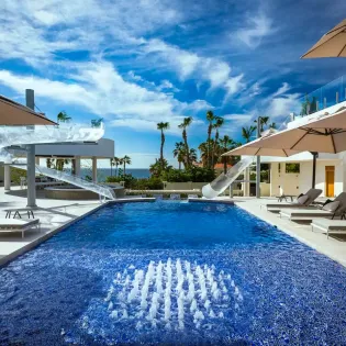 18 exterior casa aqua blanca