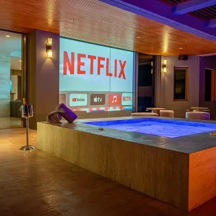 18 maison de cortez hot tub