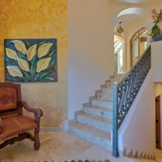 18 staircase villa esquina