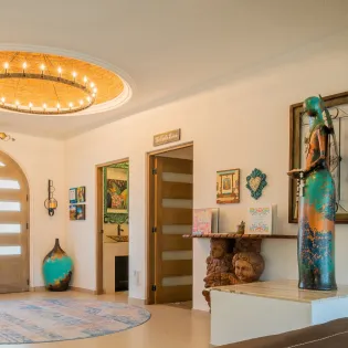 19 hallway la casa bendecida