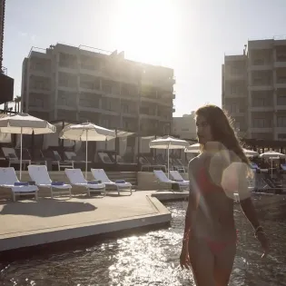19 the cape a thompson hotel poolside