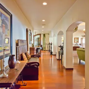 19 villa captiva hallway