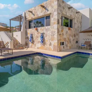 2 exterior la casa bendecida