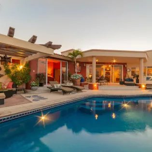 2 exterior villa ladrillo