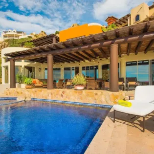 2 exterior villa las flores