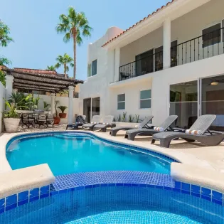 2 exterior villa tamika