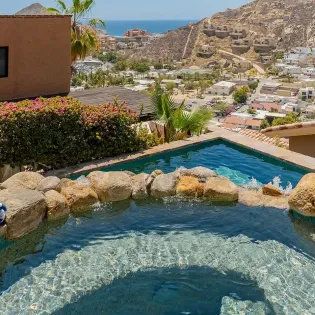 2 villa california hot tub
