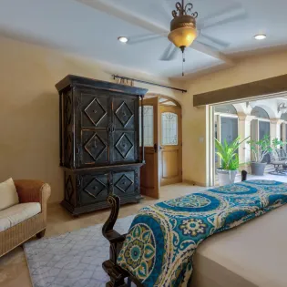 20 bedroom 1 villa esquina