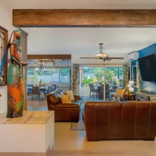 20 living room la casa bendecida