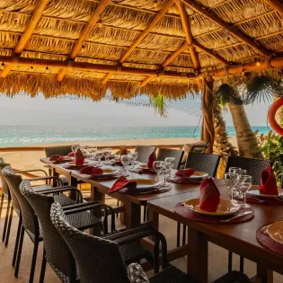 20 outdoor dining villa las rocas