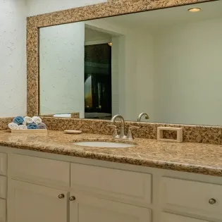 21 villa california bathroom 3
