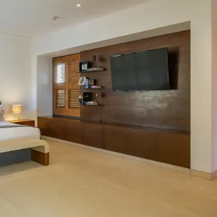 23 bedroom 1 west enclave 8
