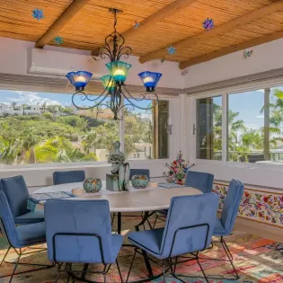 23 dining area la casa bendecida