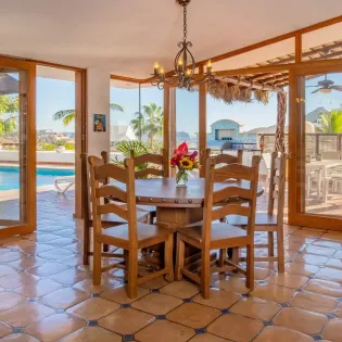 23 dining area villa carolina
