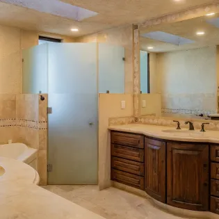 24 bathroom 1 villa cortez