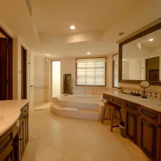 24 bathroom 1 villa las arenas