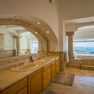 24 bathroom 1 villa leonetti