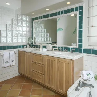 24 bathroom 2 casa edwards too