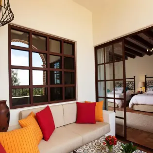24 guaycura boutique hotel beach club   spa suite