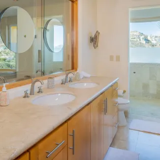 26 bathroom 1 villa dos vistas